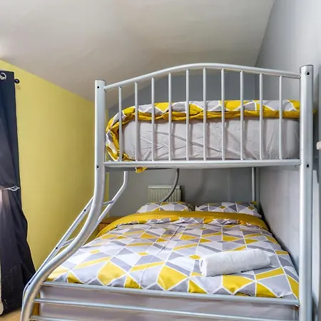 4 Bedroom Town Centre Town House Free Parking And Wi-fi